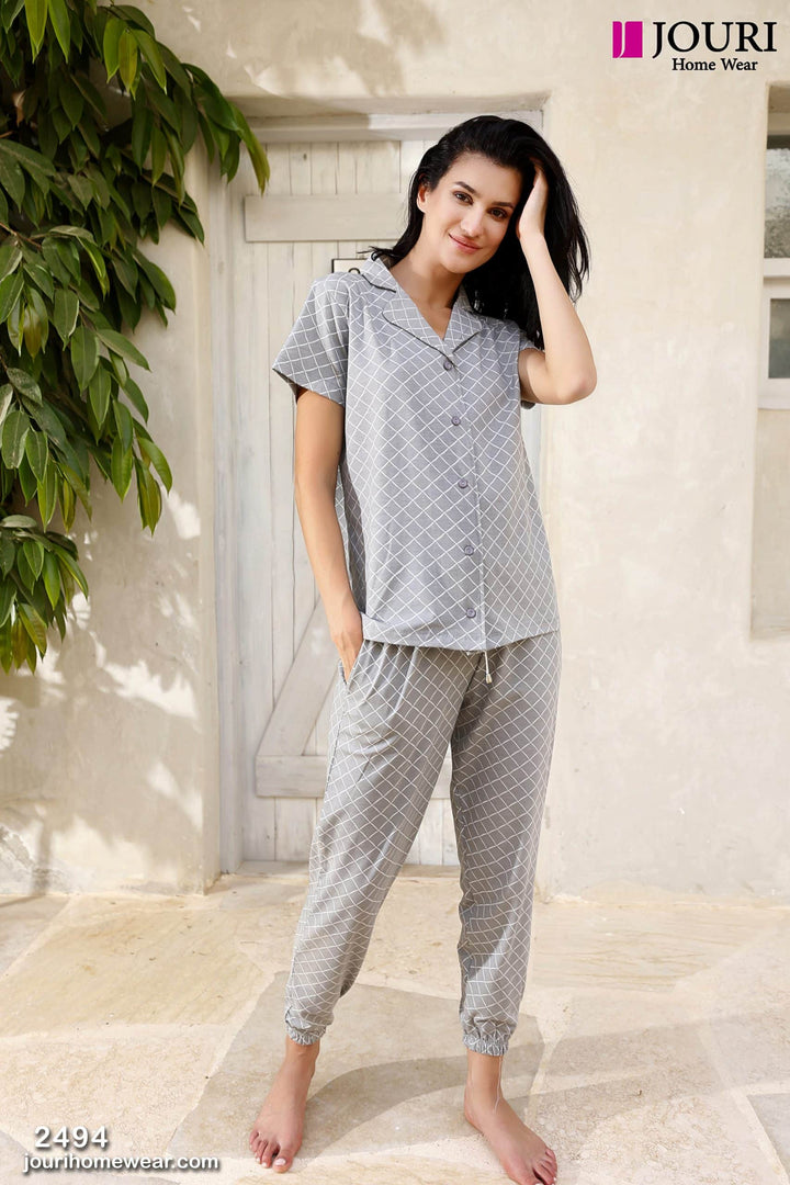 Women's half-sleeved pajamas with checkered buttons