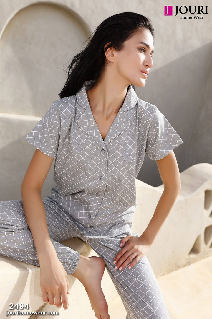 Women's half-sleeved pajamas with checkered buttons