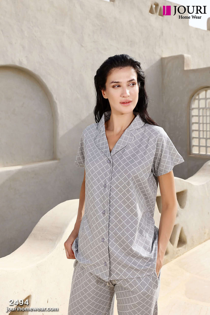 Women's half-sleeved pajamas with checkered buttons