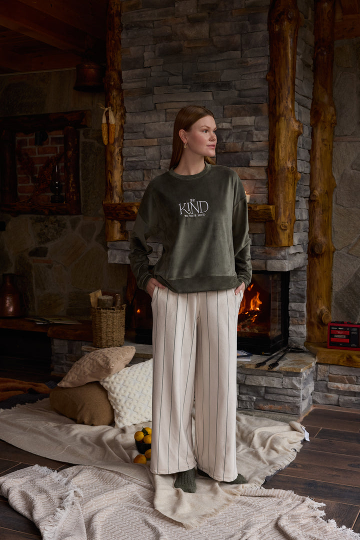 Velvet Embroidered Sweatshirt Set – Cozy Winter Comfort | 6004