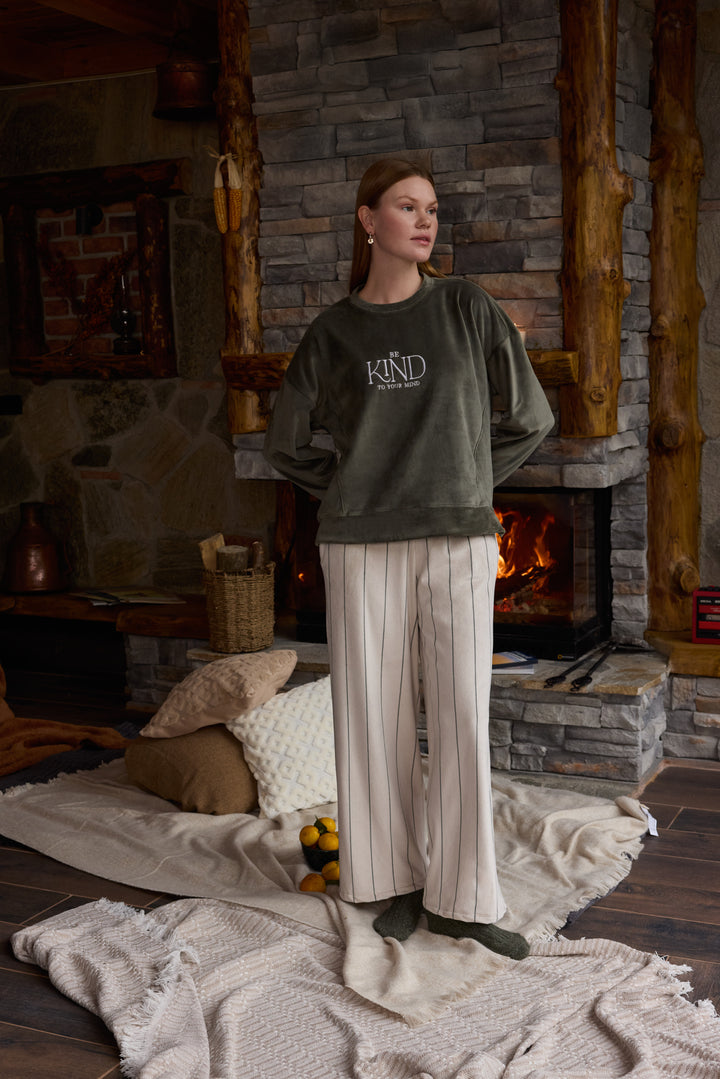 Velvet Embroidered Sweatshirt Set – Cozy Winter Comfort | 6004