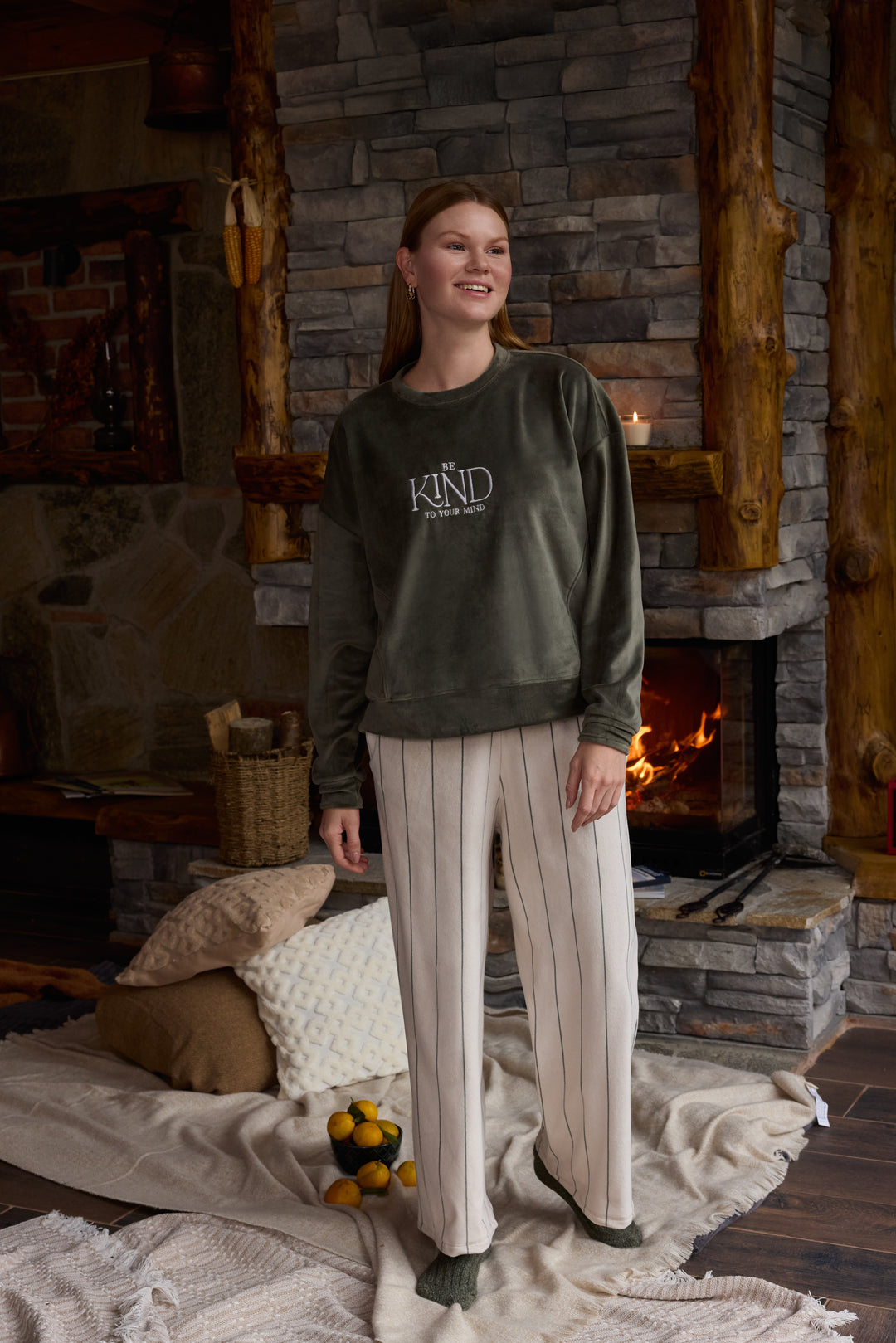 Velvet Embroidered Sweatshirt Set – Cozy Winter Comfort | 6004