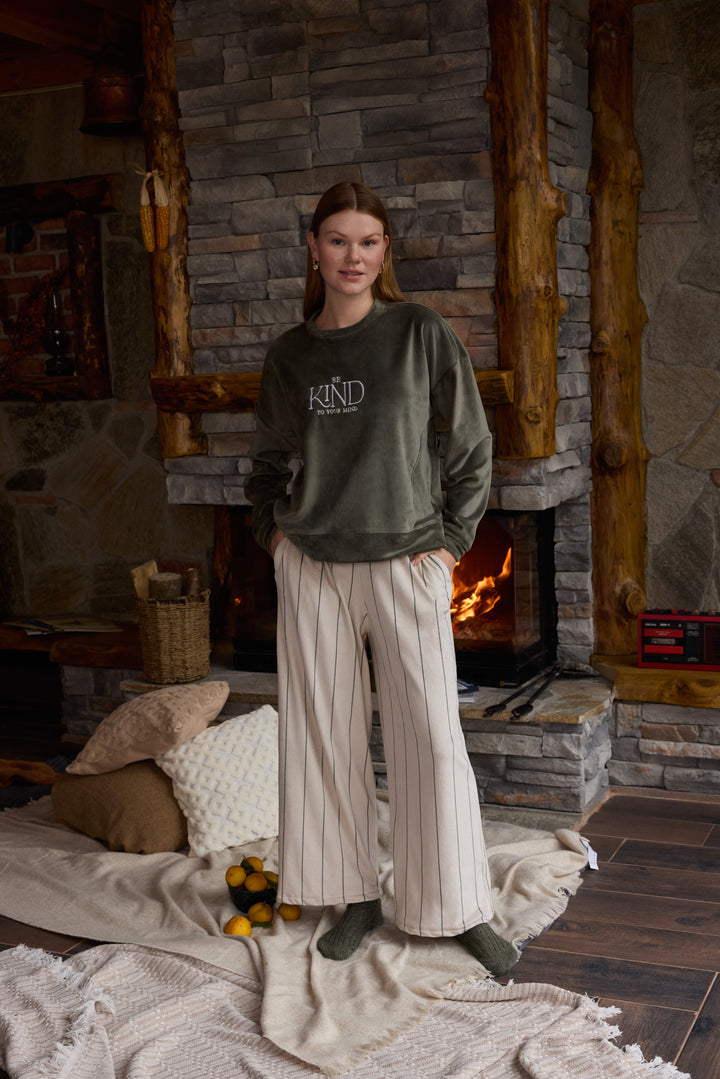 Velvet Embroidered Sweatshirt Set – Cozy Winter Comfort | 6004