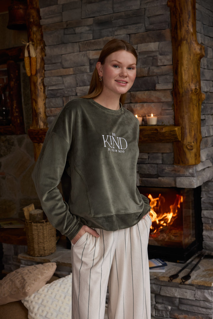Velvet Embroidered Sweatshirt Set – Cozy Winter Comfort | 6004