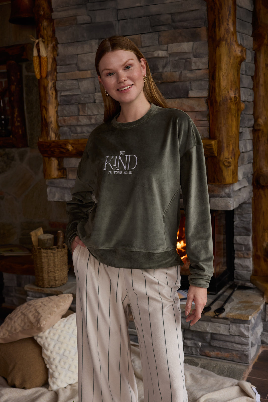 Velvet Embroidered Sweatshirt Set – Cozy Winter Comfort | 6004