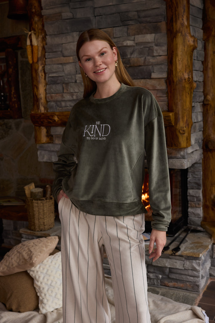 Velvet Embroidered Sweatshirt Set – Cozy Winter Comfort | 6004