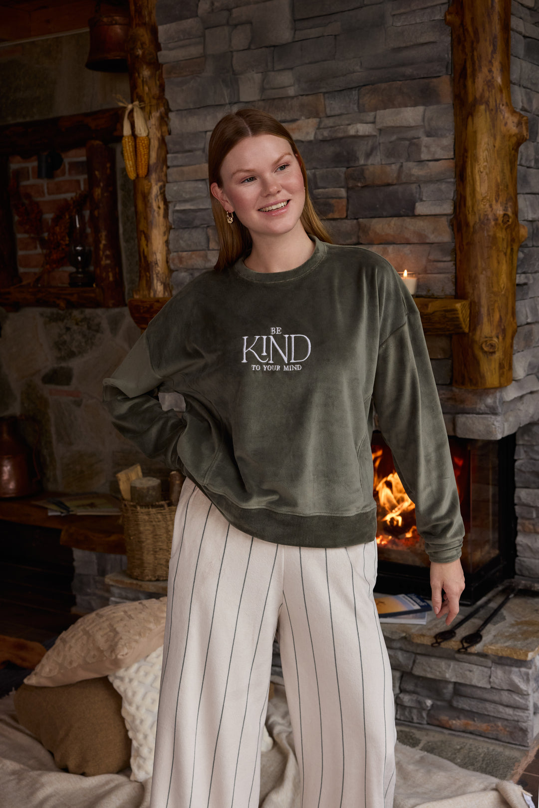 Velvet Embroidered Sweatshirt Set – Cozy Winter Comfort | 6004