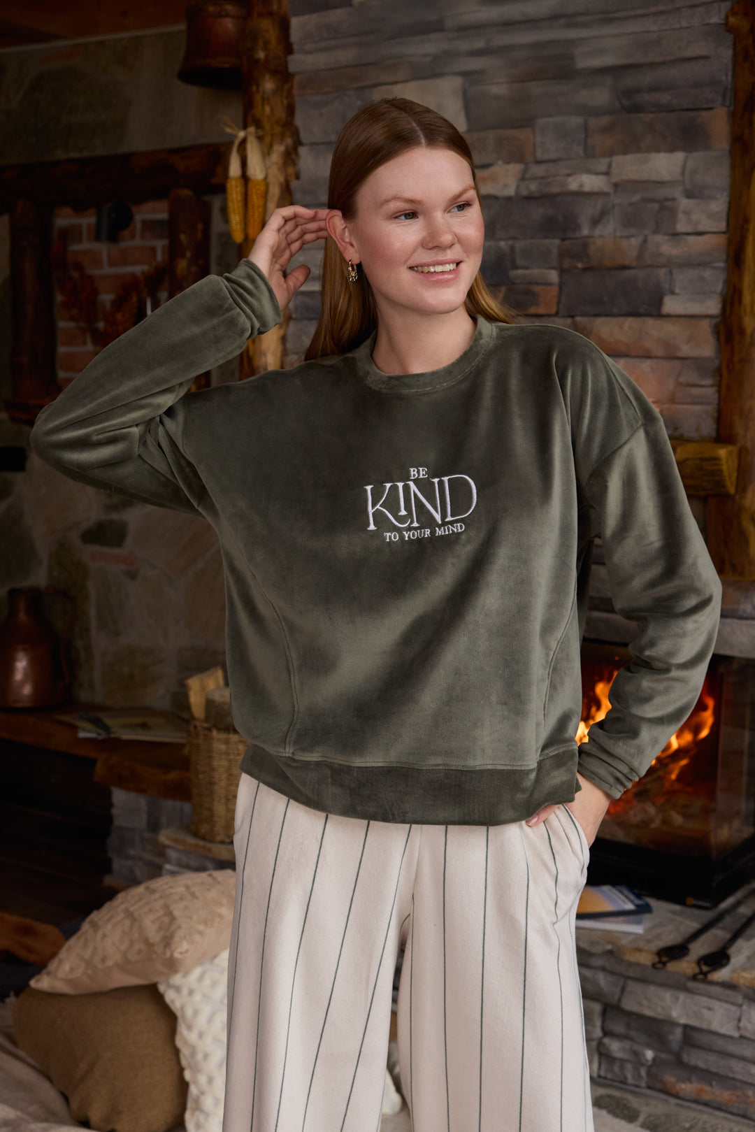 Velvet Embroidered Sweatshirt Set – Cozy Winter Comfort | 6004