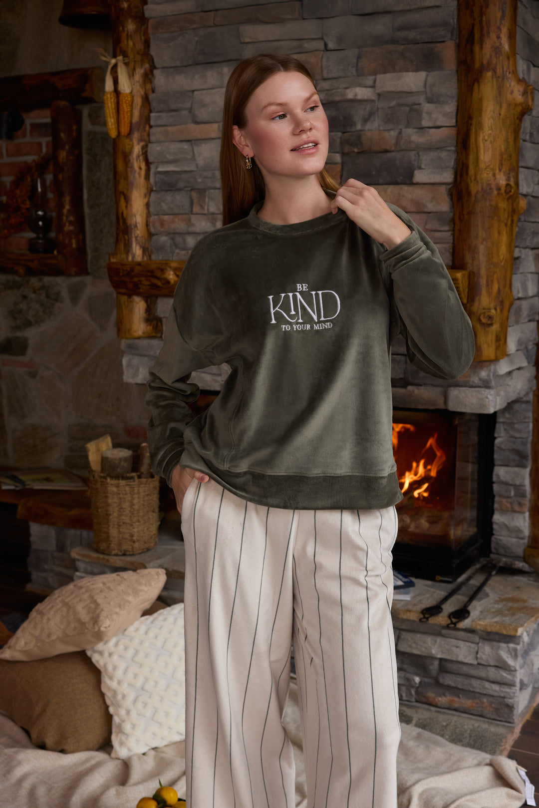 Velvet Embroidered Sweatshirt Set – Cozy Winter Comfort | 6004