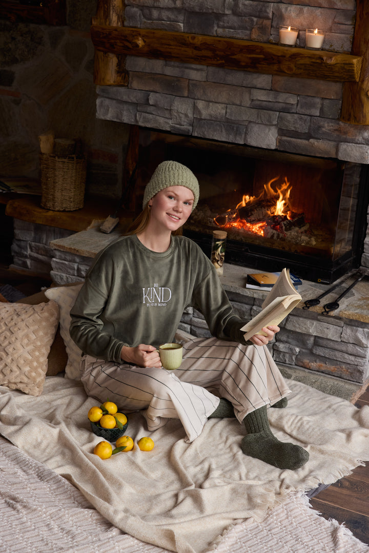 Velvet Embroidered Sweatshirt Set – Cozy Winter Comfort | 6004