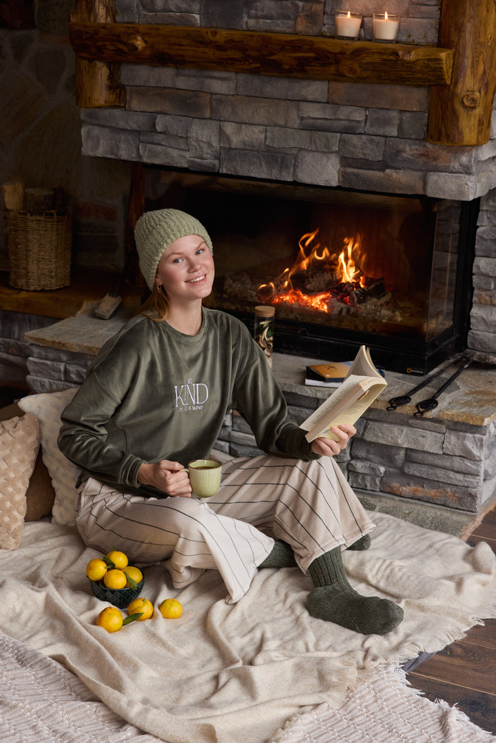 Velvet Embroidered Sweatshirt Set – Cozy Winter Comfort | 6004