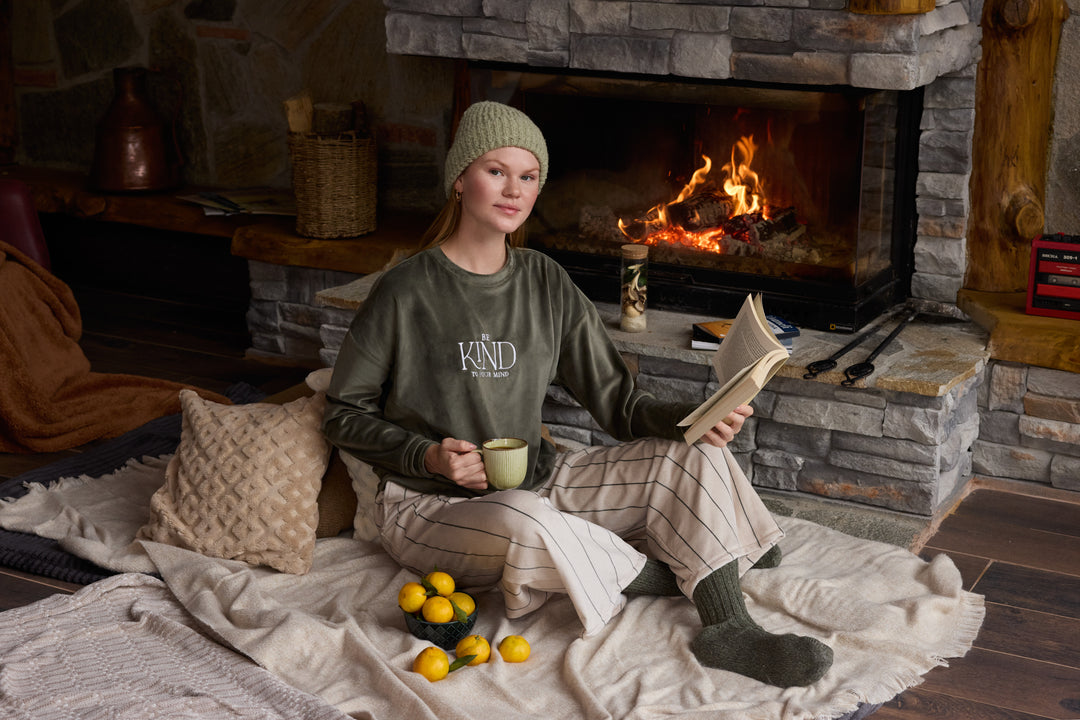 Velvet Embroidered Sweatshirt Set – Cozy Winter Comfort | 6004