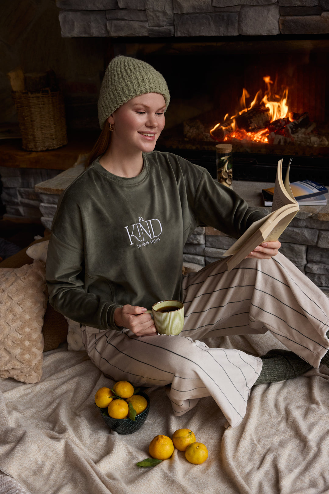 Velvet Embroidered Sweatshirt Set – Cozy Winter Comfort | 6004