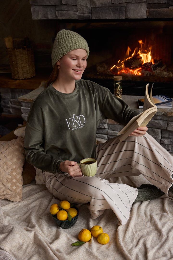 Velvet Embroidered Sweatshirt Set – Cozy Winter Comfort | 6004