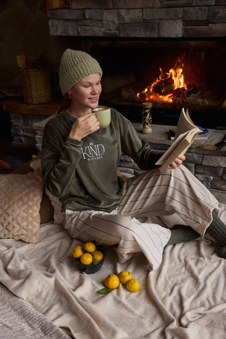 Velvet Embroidered Sweatshirt Set – Cozy Winter Comfort | 6004