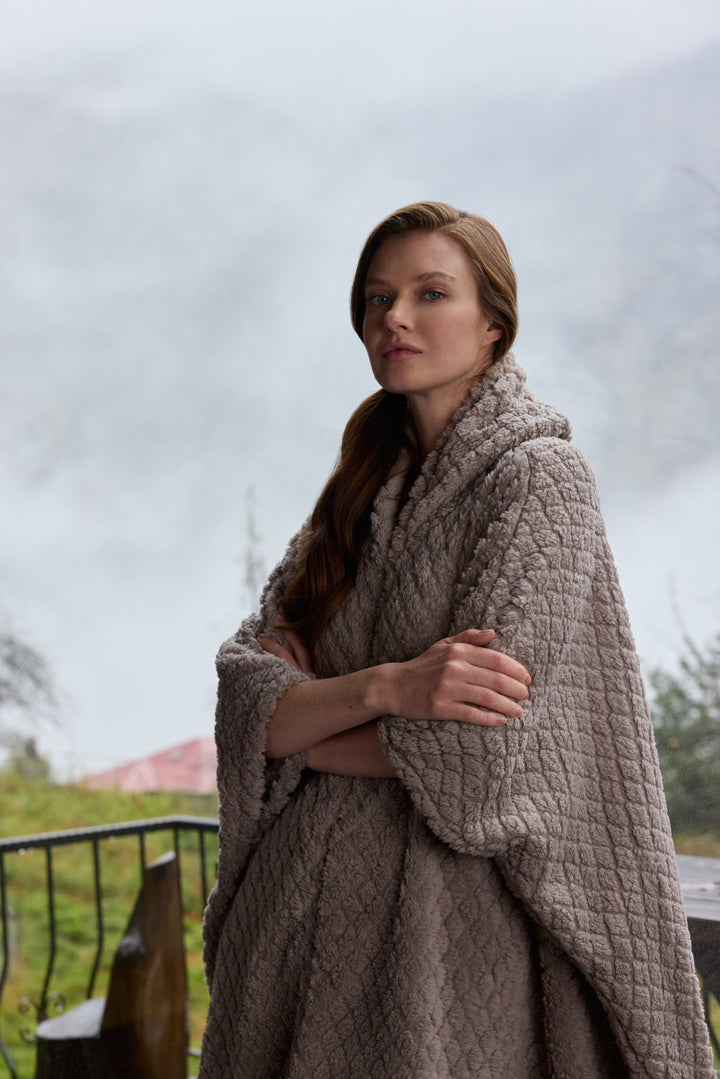 Wearable Winter Blanket – Ultra-Soft Cozy Poncho | 6006