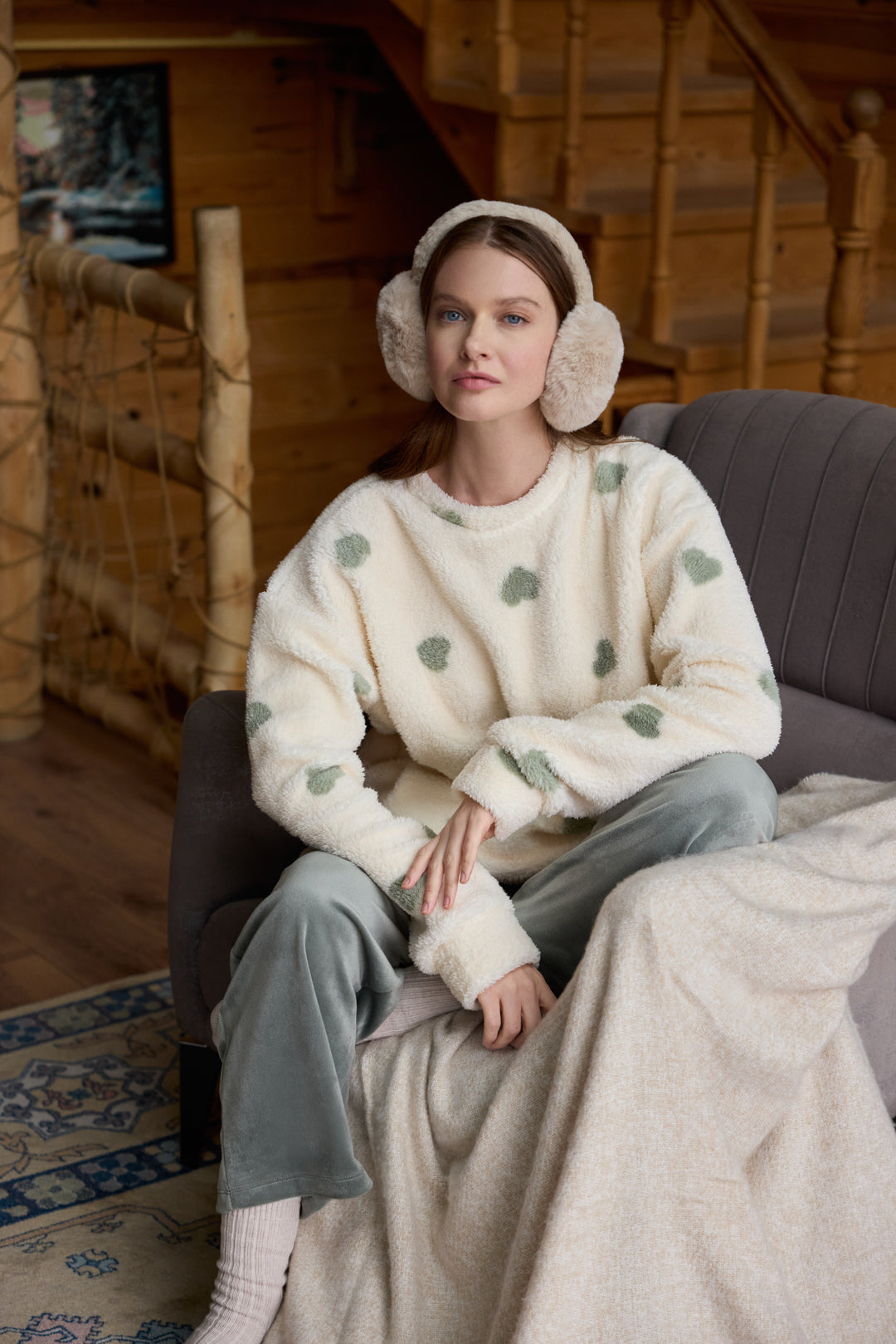 Fluffy Heart Winter Set – Soft Sherpa &amp; Velvet Comfort | 6007