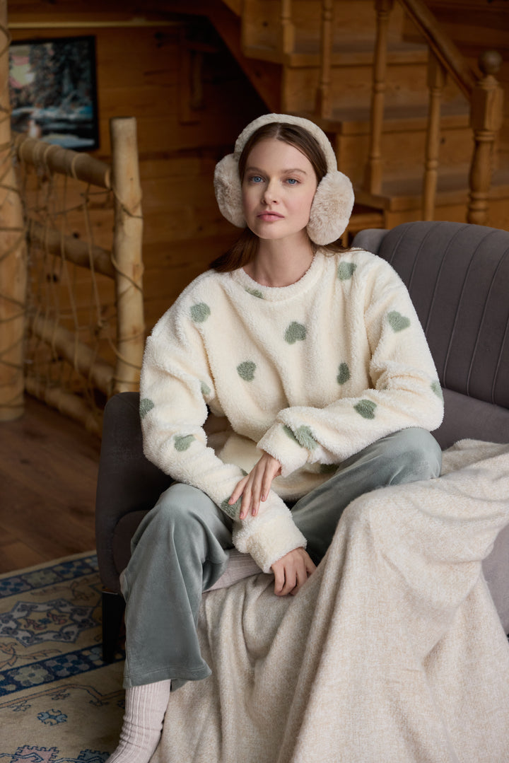 Fluffy Heart Winter Set – Soft Sherpa &amp; Velvet Comfort | 6007