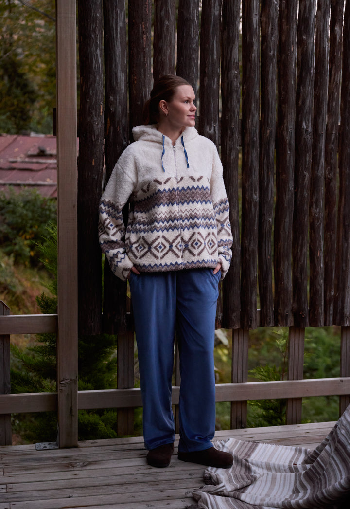 Cozy Patterned Hoodie – Soft Winter Essential / 6073
