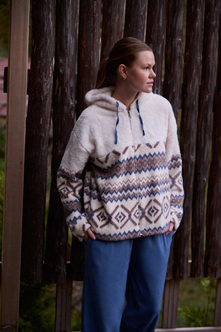 Cozy Patterned Hoodie – Soft Winter Essential / 6073