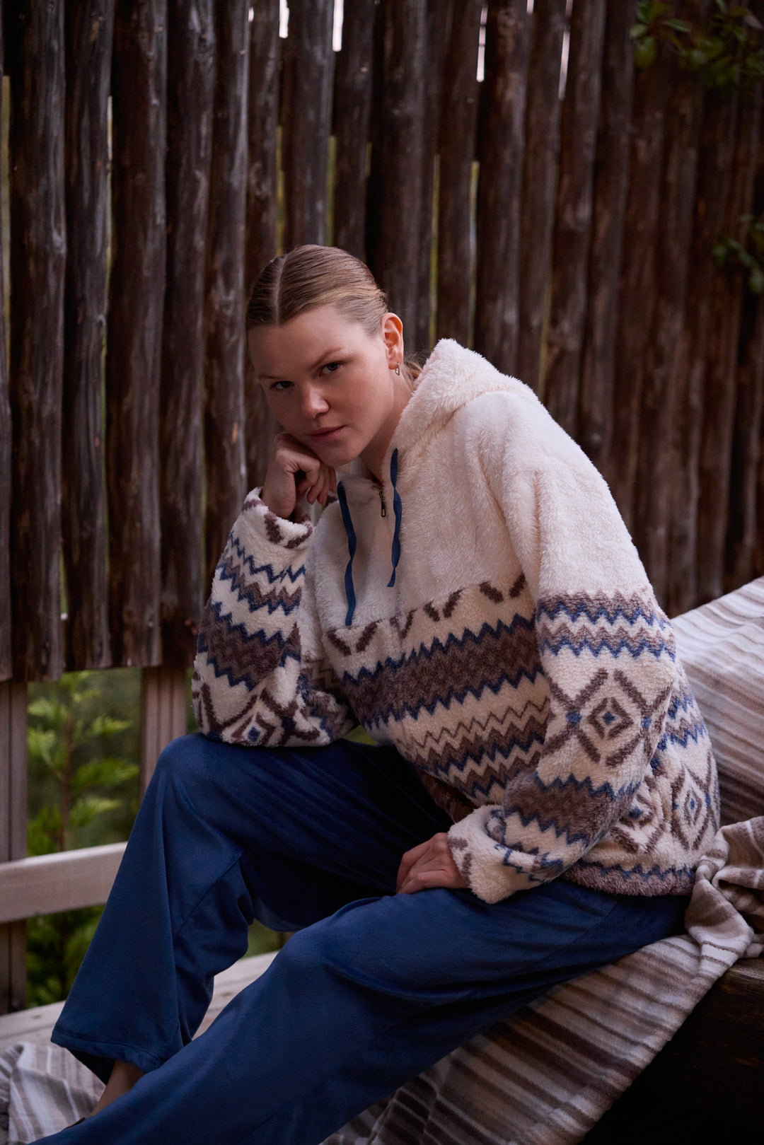 Cozy Patterned Hoodie – Soft Winter Essential / 6073