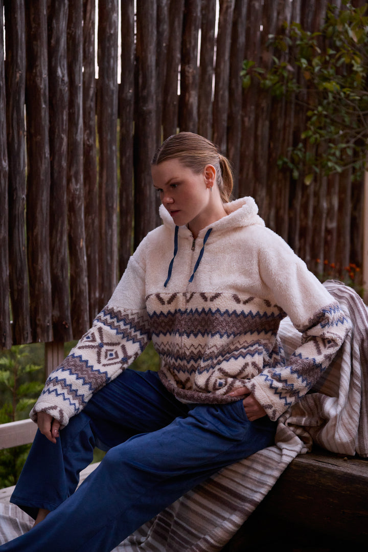 Cozy Patterned Hoodie – Soft Winter Essential / 6073