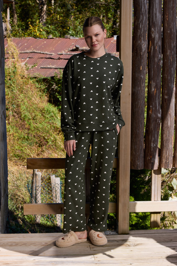 Dark Green Heart-Pattern Pajama Set – Soft Winter Comfort 6031