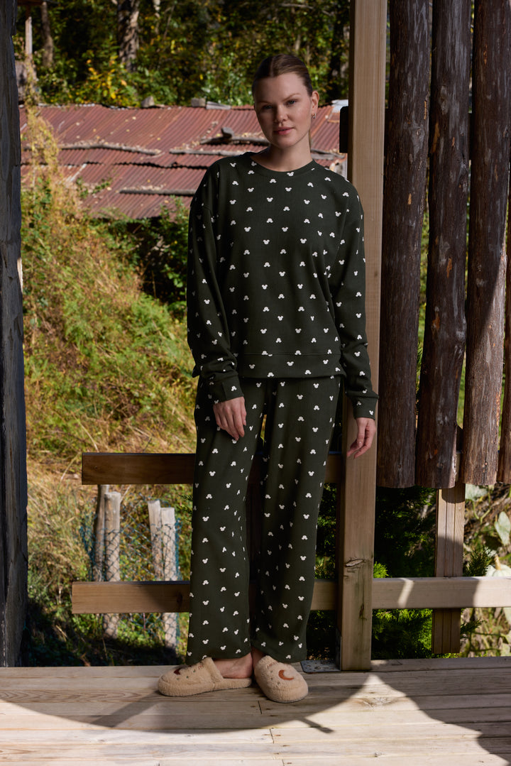 Dark Green Heart-Pattern Pajama Set – Soft Winter Comfort 6031