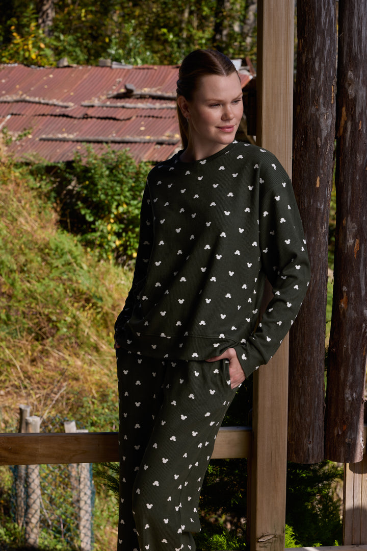 Dark Green Heart-Pattern Pajama Set – Soft Winter Comfort 6031