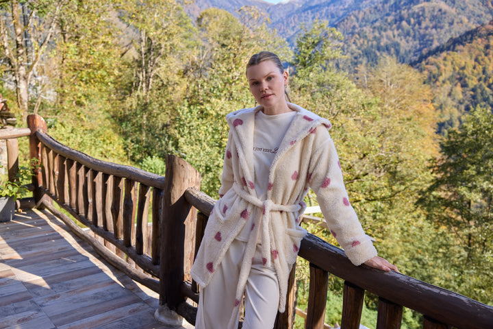 Cream Plush Heart-Print Hooded Robe with Belt – Cozy Winter Warmth | 6033