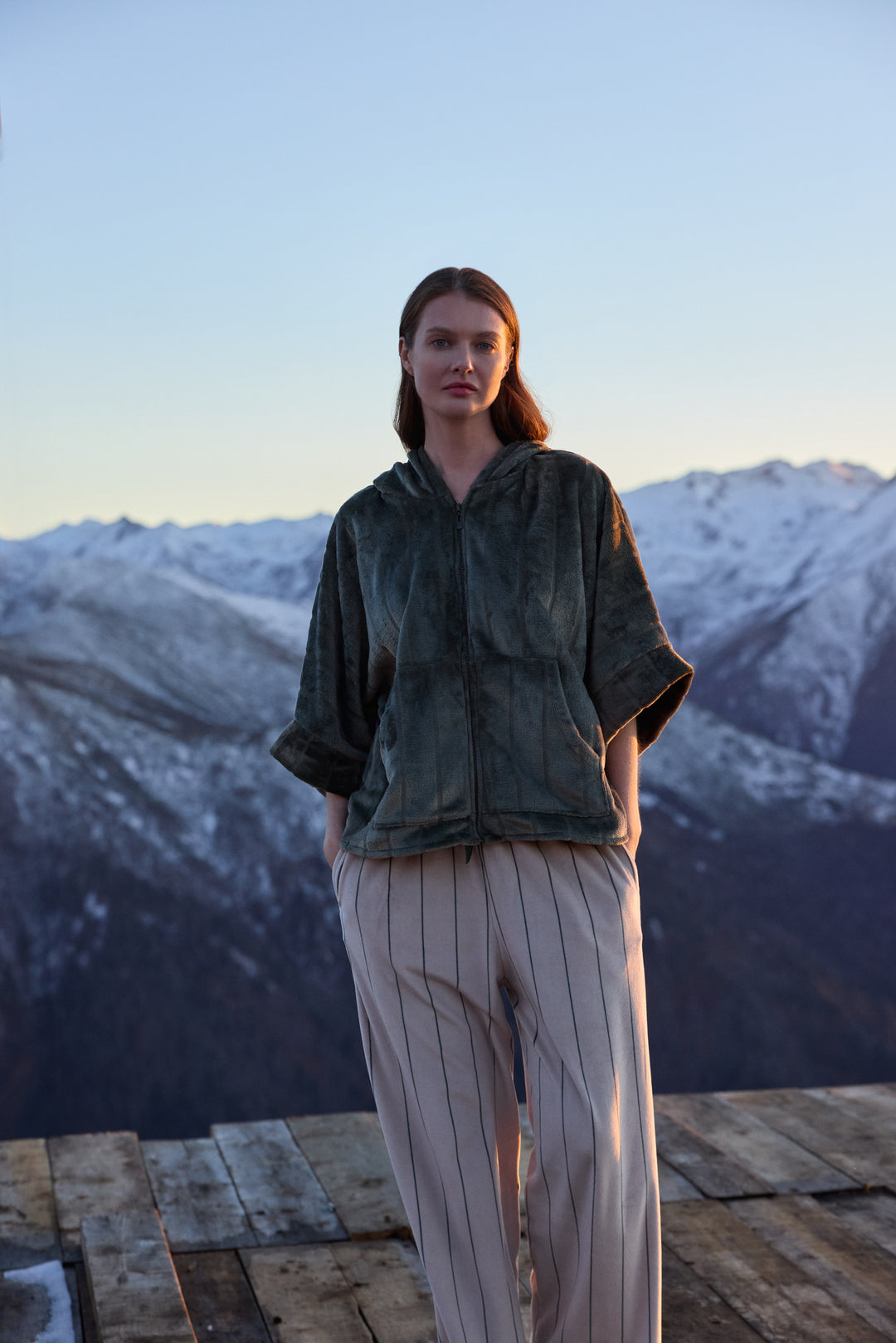 Jouri Cozy Lounge Set – Soft Hooded Top & Relaxed Pants /6110