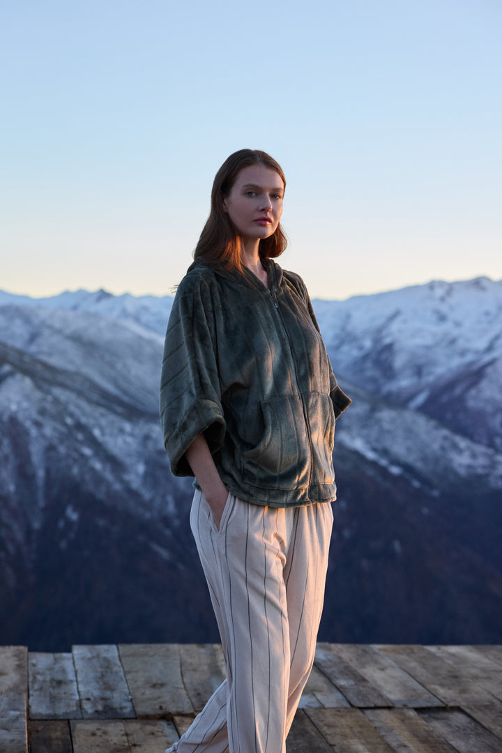 Jouri Cozy Lounge Set – Soft Hooded Top & Relaxed Pants /6110