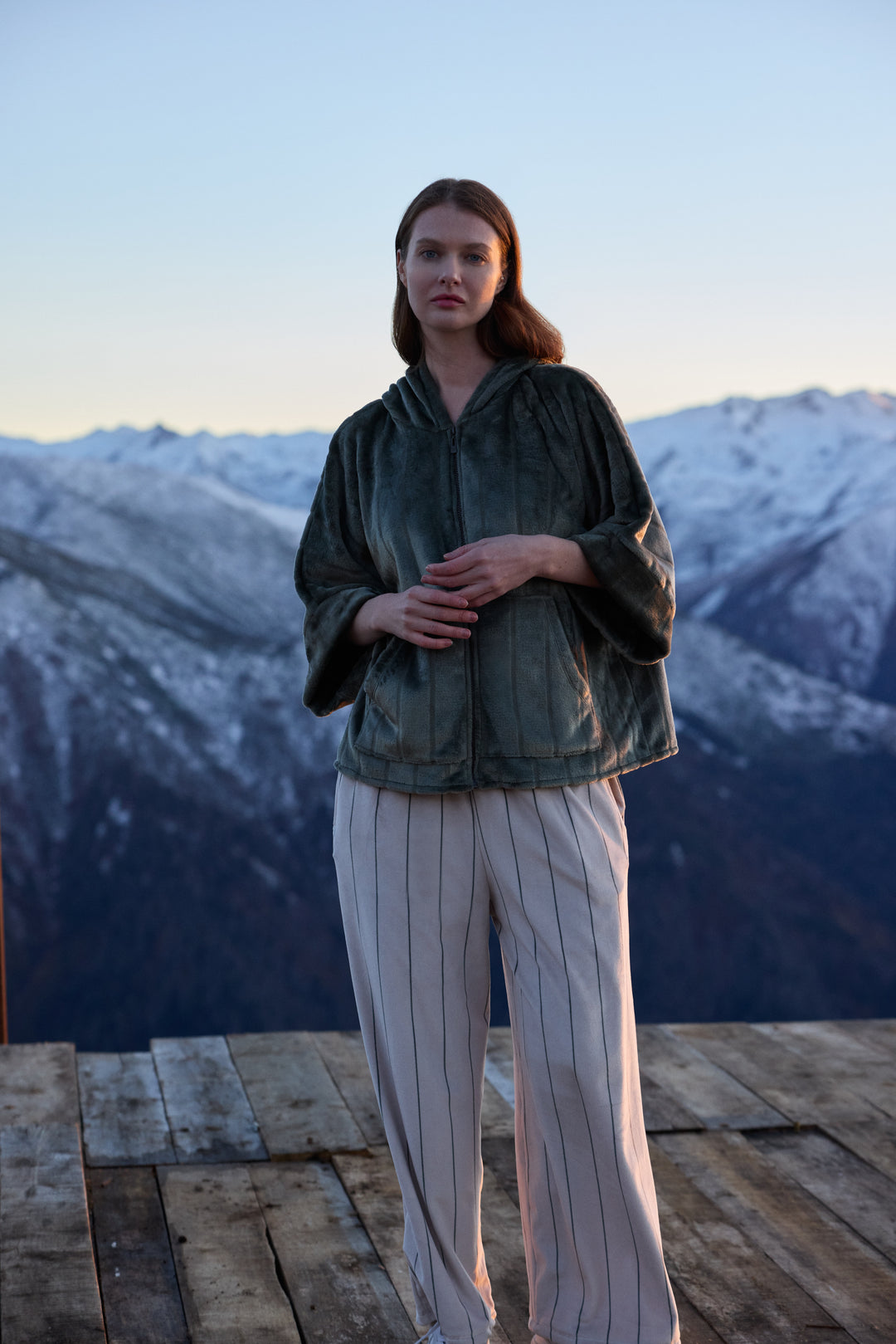 Jouri Cozy Lounge Set – Soft Hooded Top & Relaxed Pants /6110