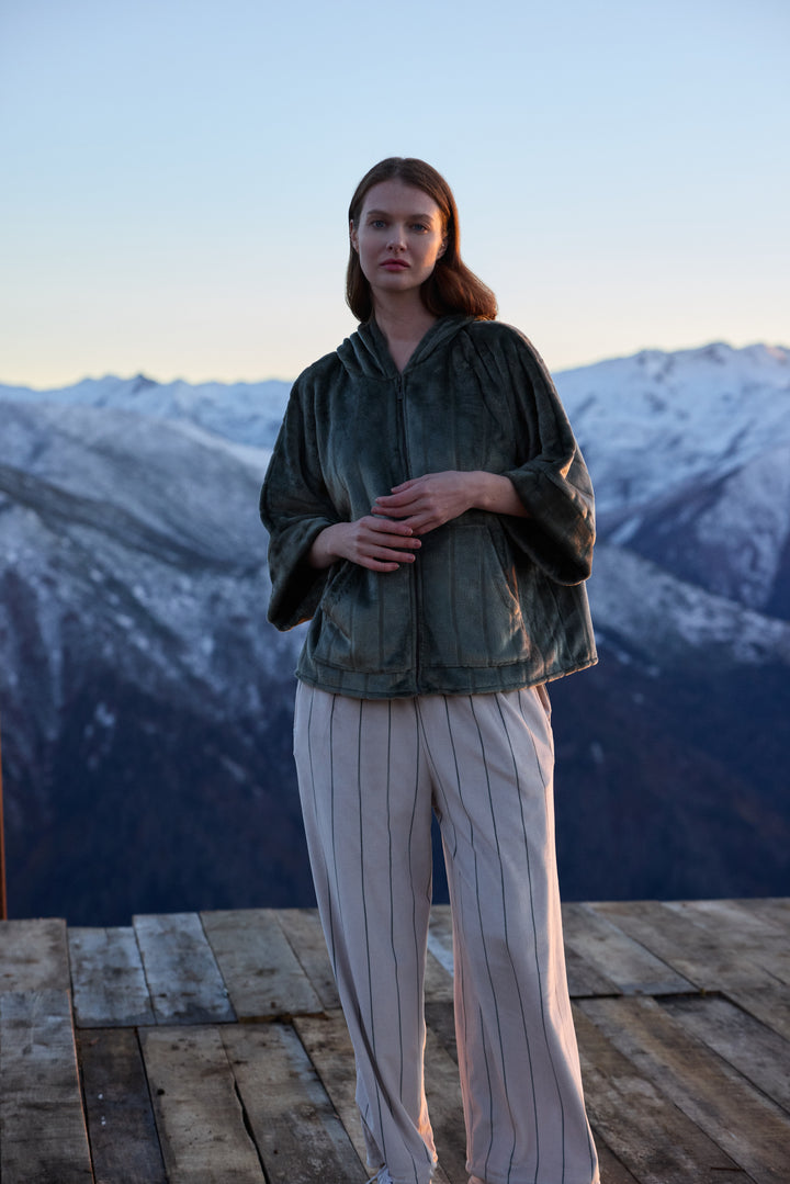 Jouri Cozy Lounge Set – Soft Hooded Top & Relaxed Pants /6110