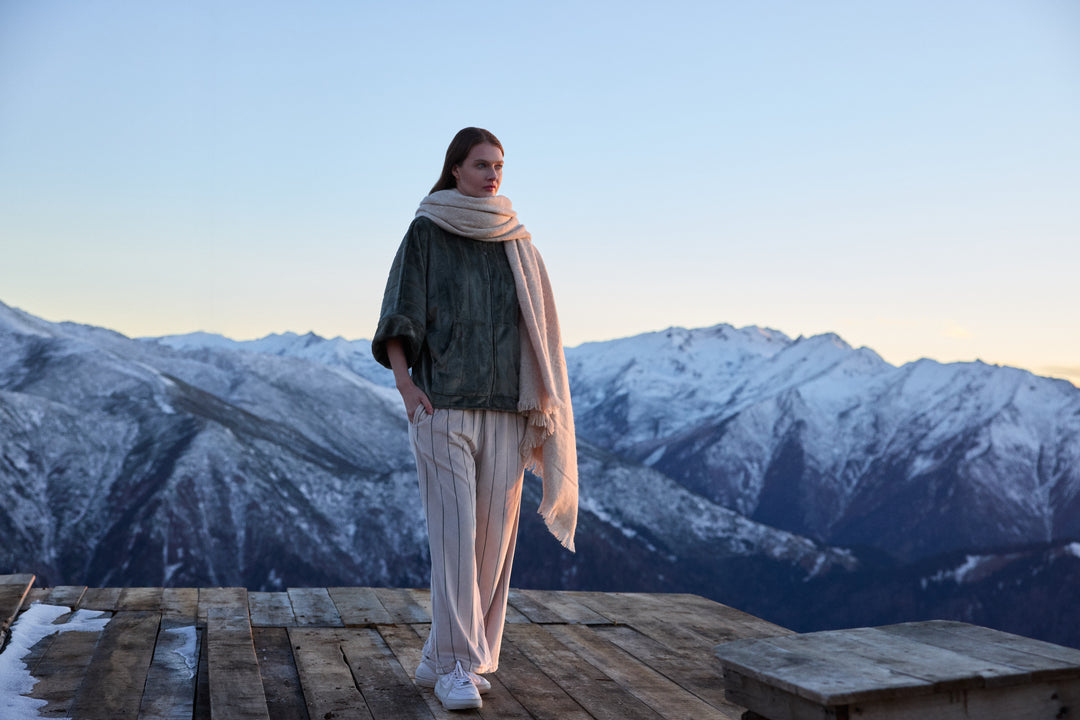 Jouri Cozy Lounge Set – Soft Hooded Top & Relaxed Pants /6110