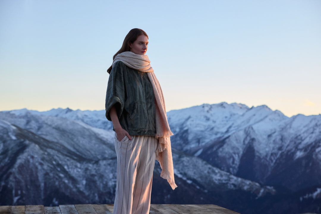 Jouri Cozy Lounge Set – Soft Hooded Top & Relaxed Pants /6110