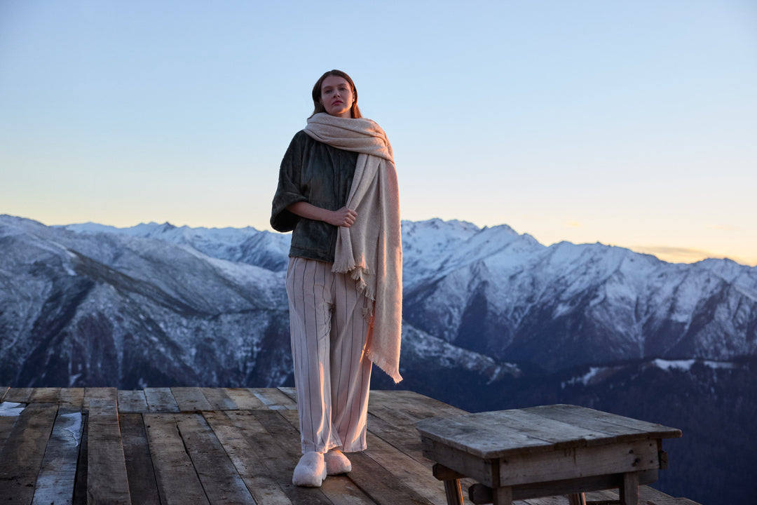 Jouri Cozy Lounge Set – Soft Hooded Top & Relaxed Pants /6110