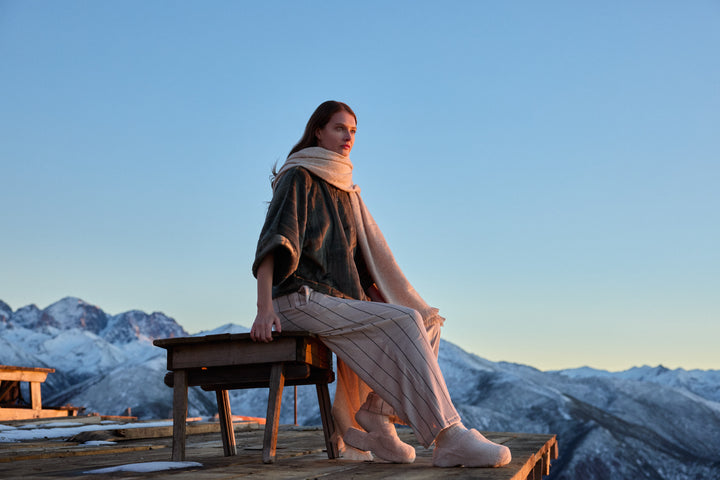 Jouri Cozy Lounge Set – Soft Hooded Top & Relaxed Pants /6110