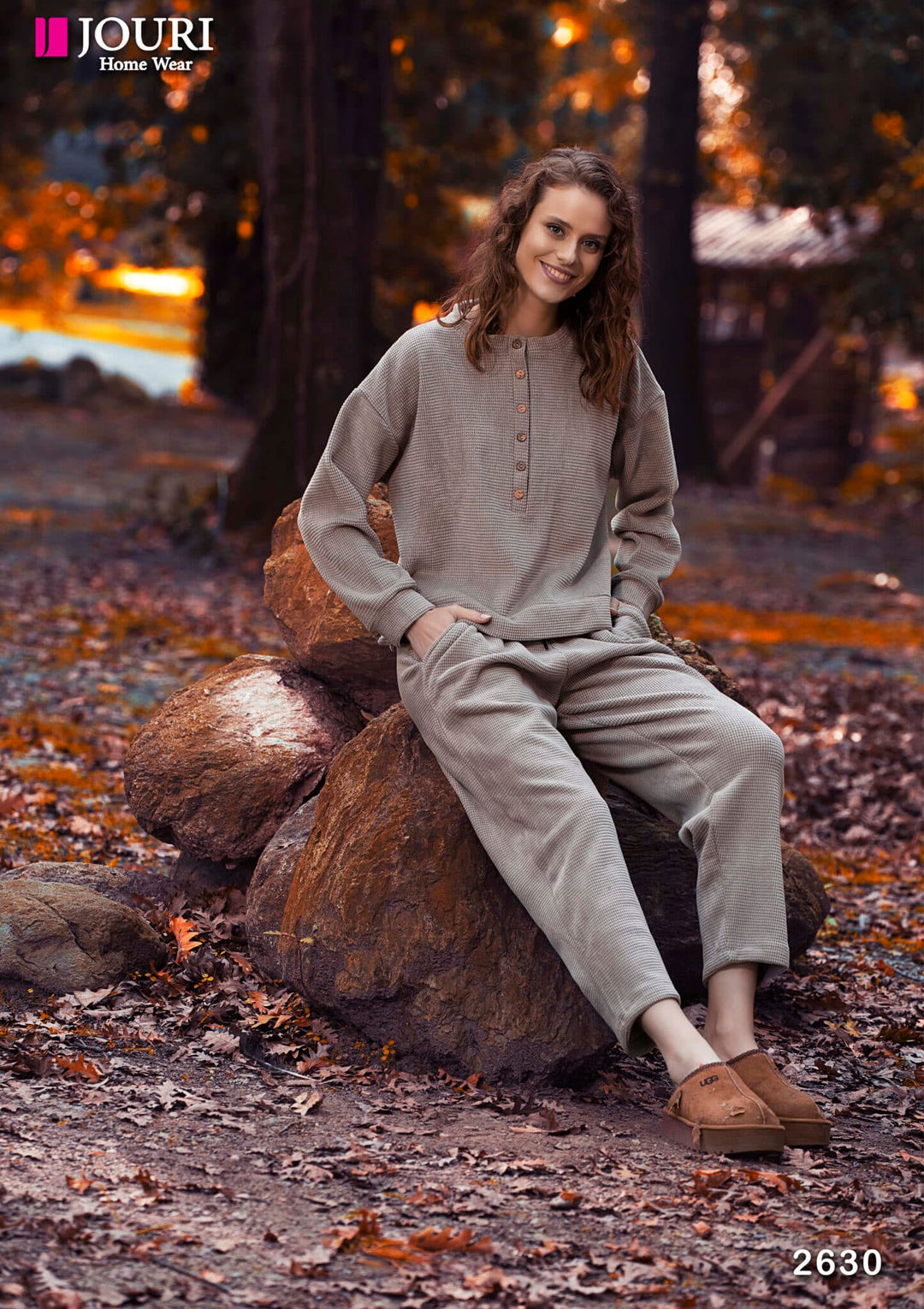 Women's velvet pajamas with striped buttons