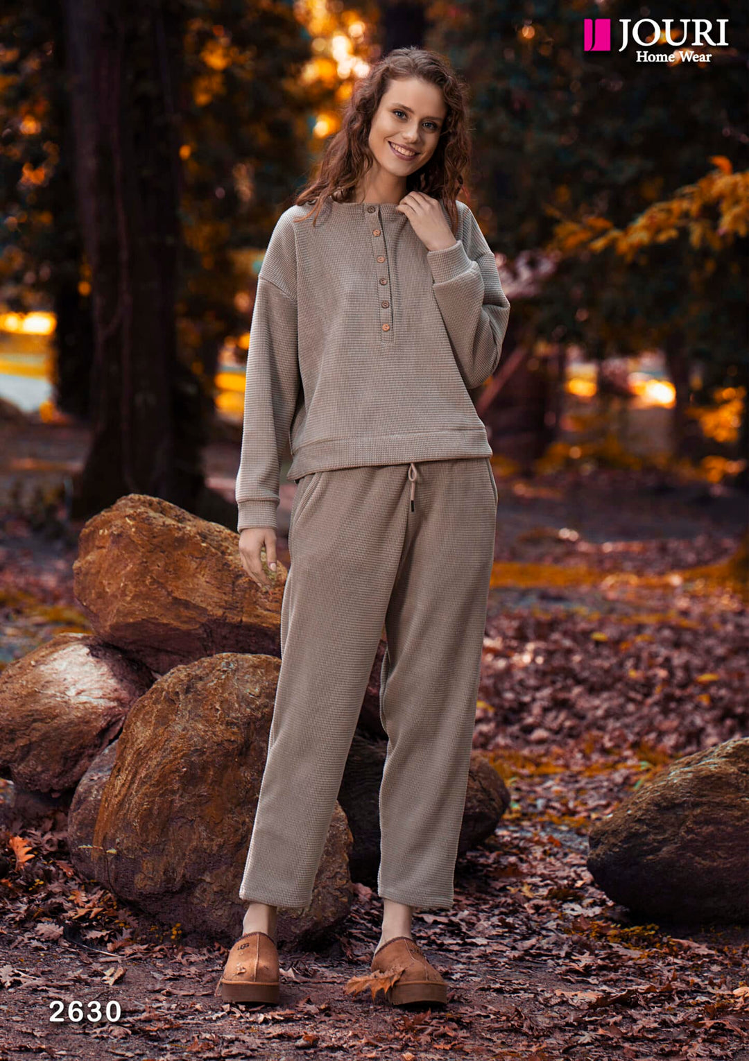 Women's velvet pajamas with striped buttons