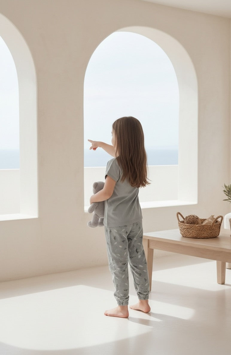 Girls' half-sleeve pajamas with pocket - comfort and elegance for every day