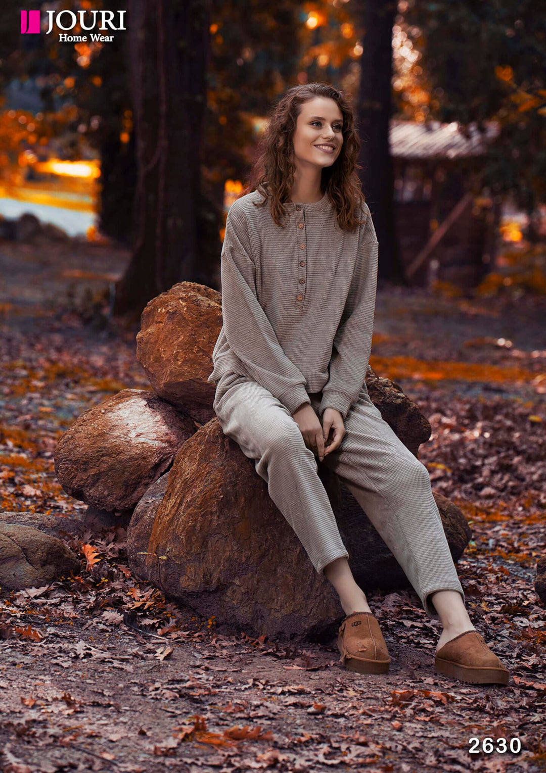 Women's velvet pajamas with striped buttons